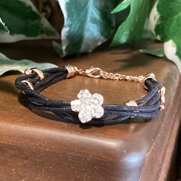 NWOT - Black String Rose Gold Tone Flower Crystal Bracelet - Picture 8 of 13
